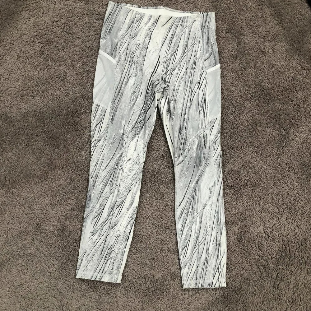 Sports Illustrated Leggings White with Grey‎ size Medium